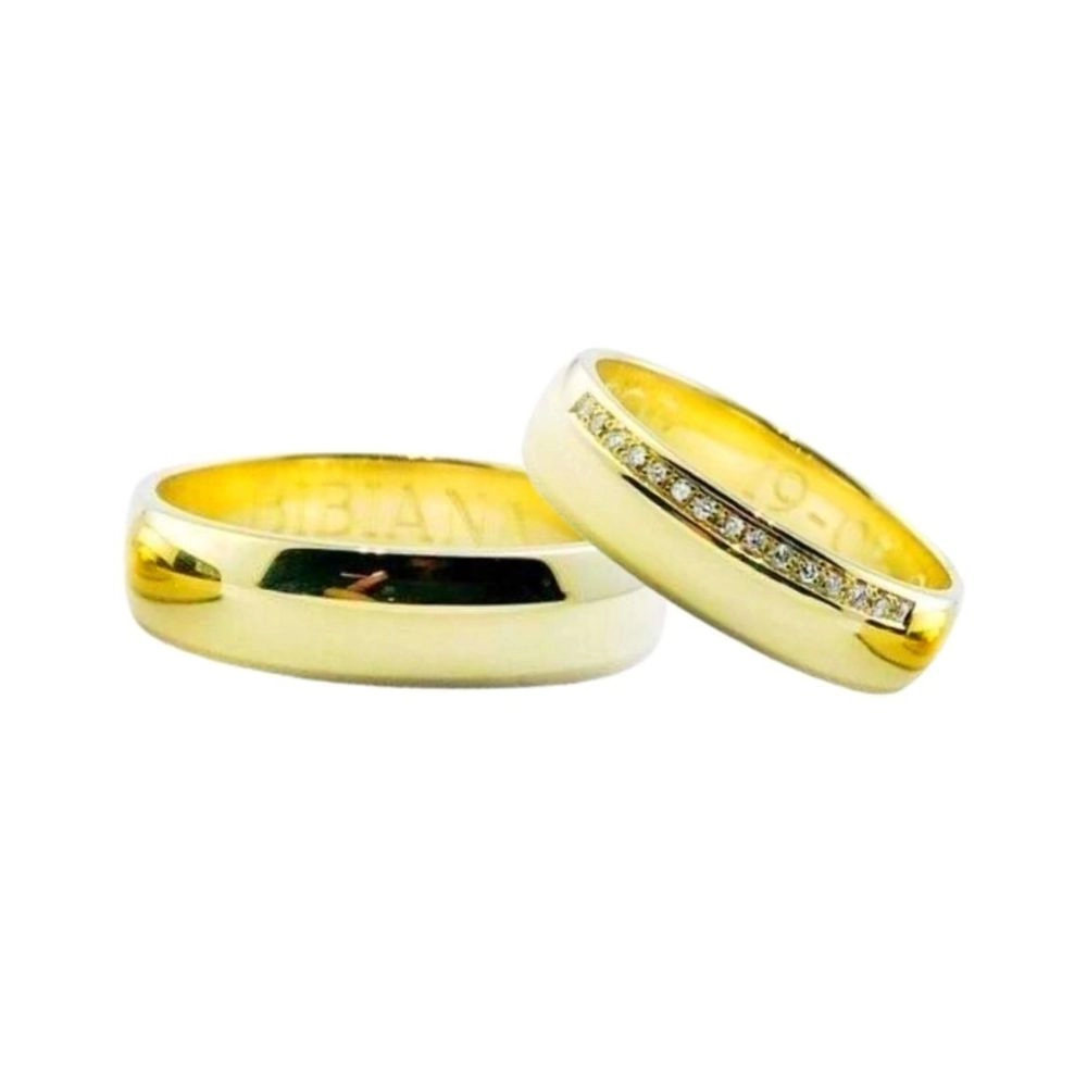  Alianzas en oro amarillo con diamantes talla brillante. Espesor: 5 mm. Peso total: 12 grs.