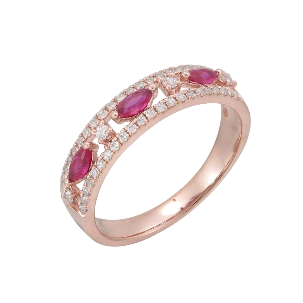 Anillo en oro rosa con rubíes talla marquesa y diamantes talla brillante.