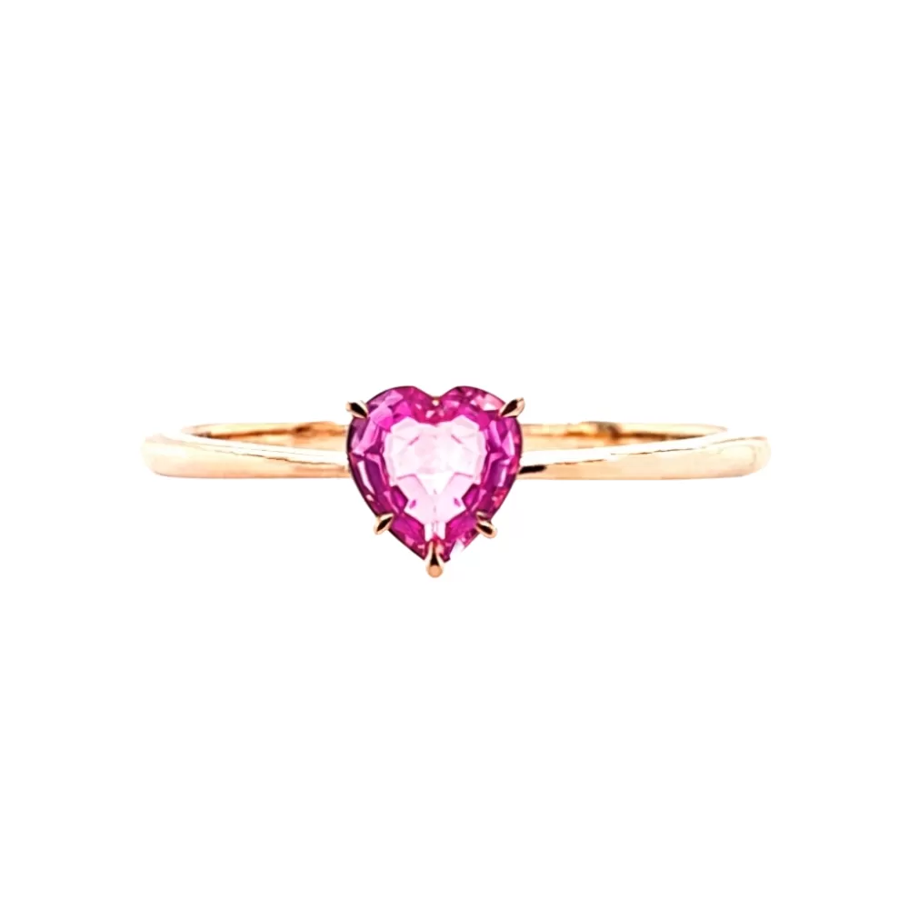 Anillo solitario en oro rosa con zafiro rosa talla corazón.