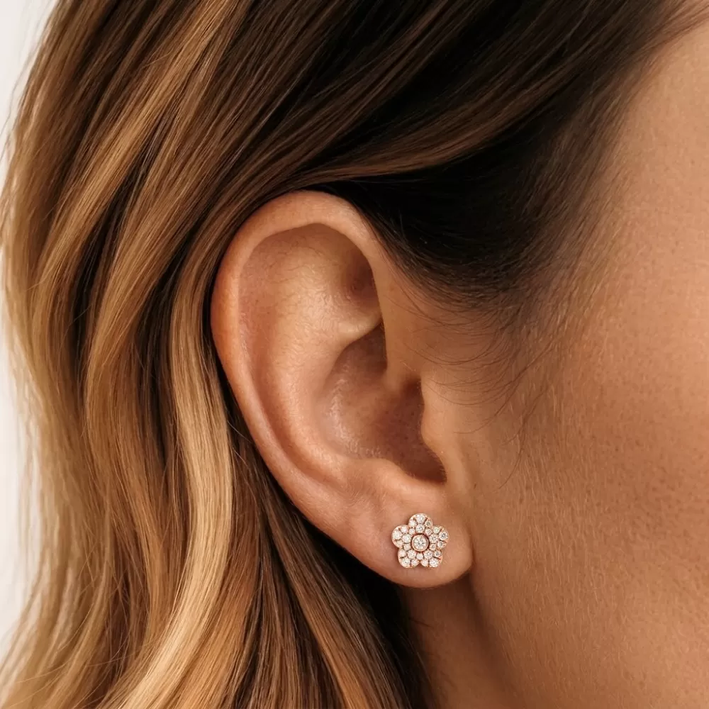 Aros en oro rosa con diamantes talla brillante.