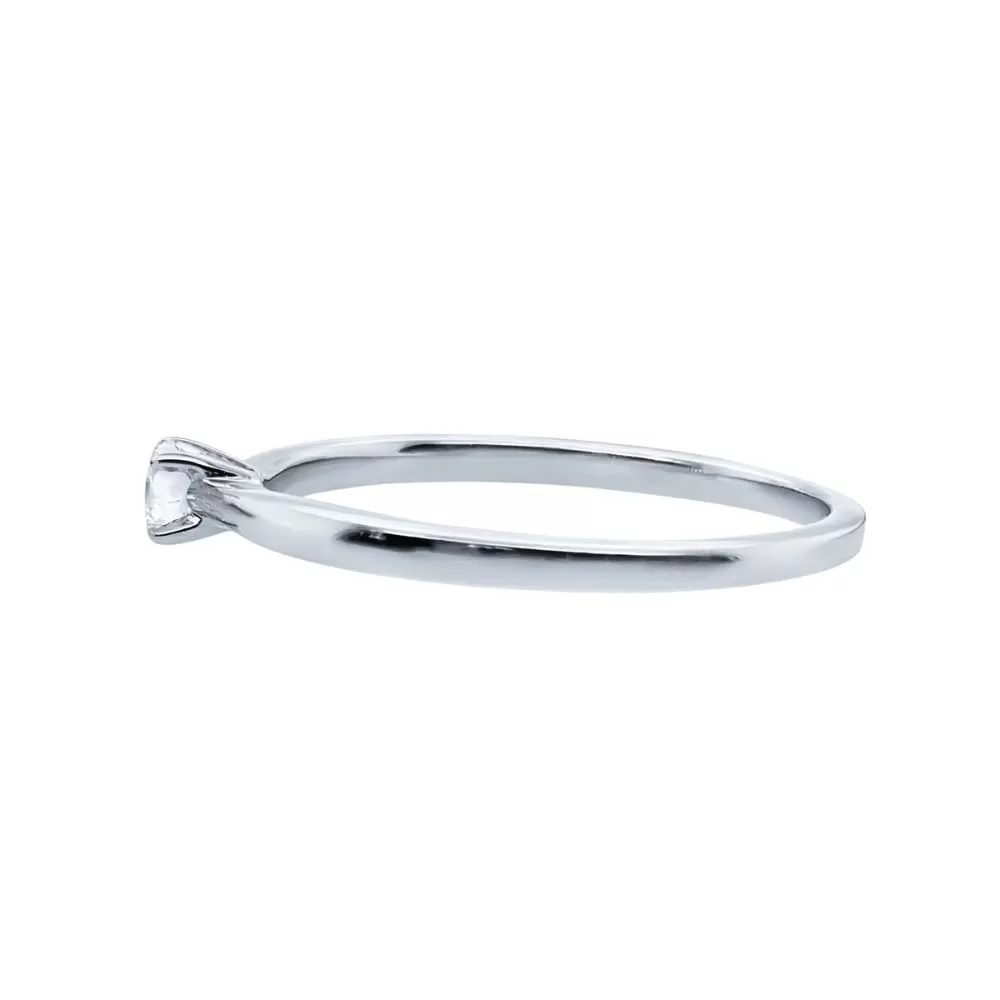 Anillo Solitario en oro blanco con diamante talla brillante (0.10 ct, color G, pureza SI).