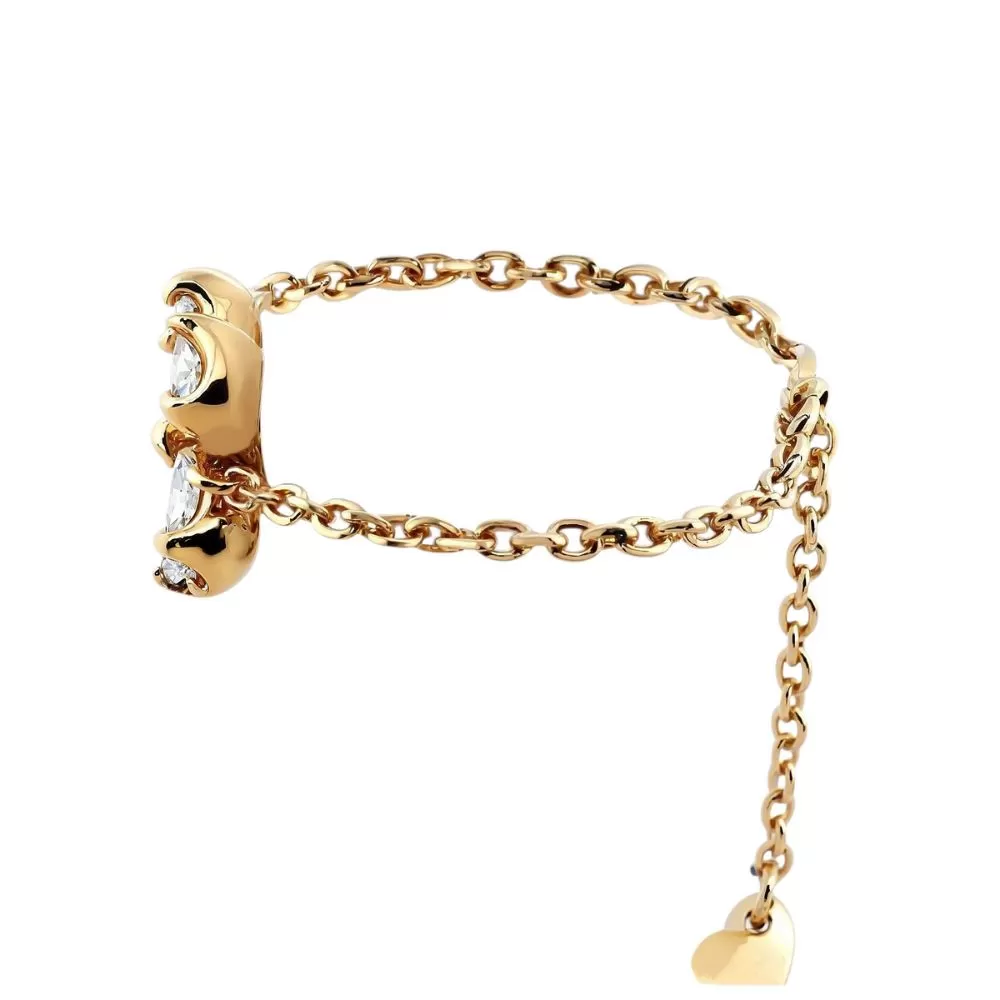 Anillo en oro amarillo con diamantes talla pera.