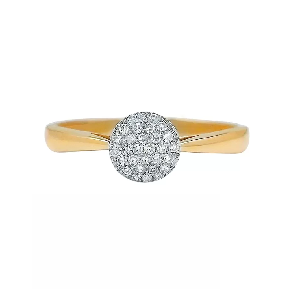 Anillo en oro amarillo con diamantes talla brillante.