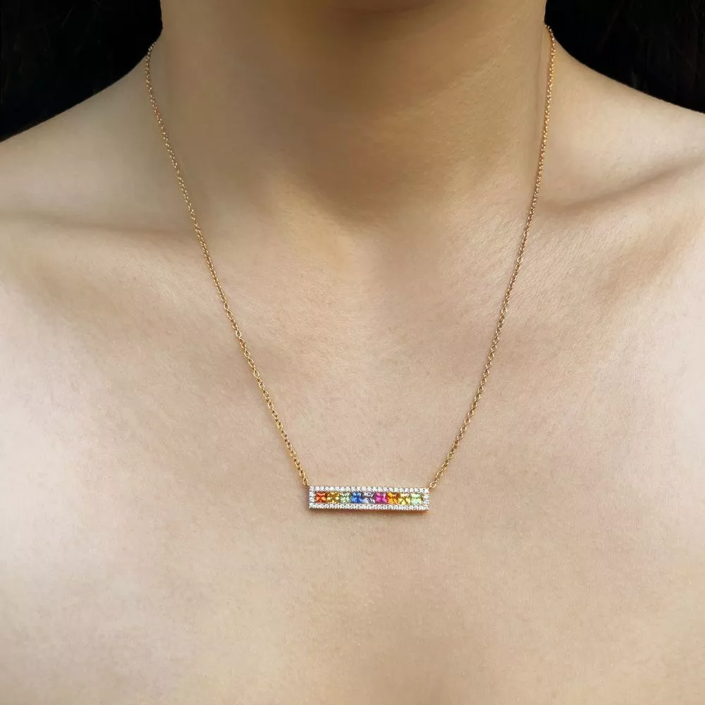 Necklace in rose gold set with princess-cut colored sapphires and brilliant-cut diamonds.