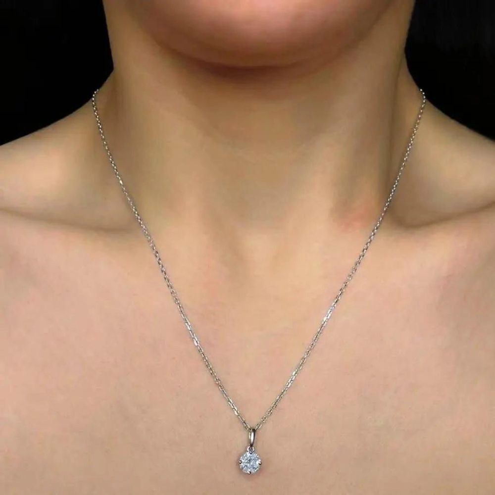 Necklace in white gold set with marquise-cut and princess-cut and diamonds.