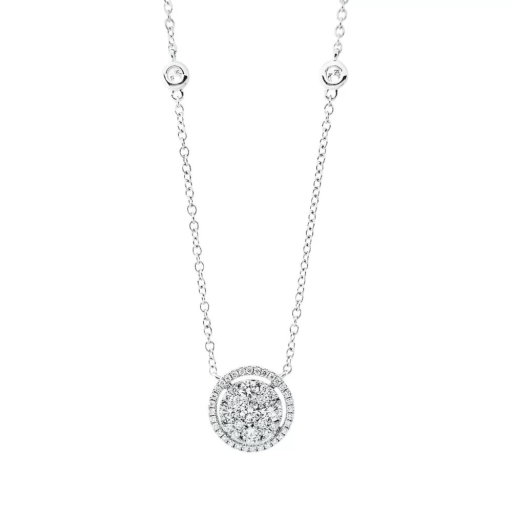 Collar en oro blanco con diamantes talla brillante.