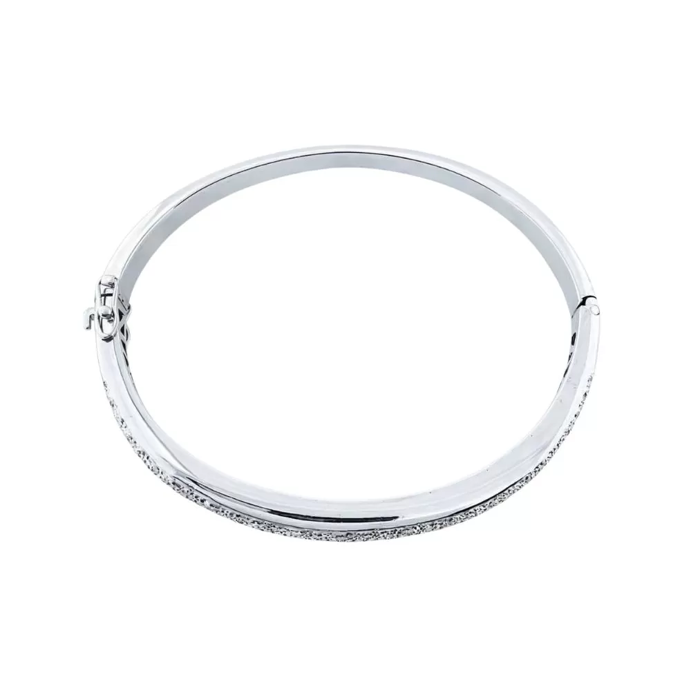 Pulsera en oro blanco con diamantes talla brillante.